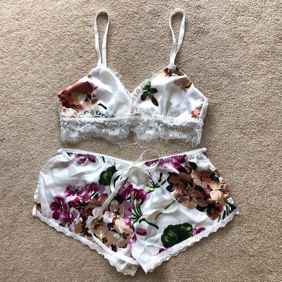 🚫SOLD🚫Floral print lace lingerie set NWOT - Picture 3 of 13